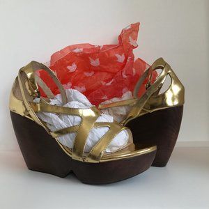 NIB Faryl Robin Imogen Gold Platform Patent Metallic Leather Sandals Shoes 8.5